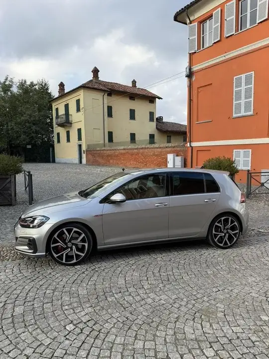 Volkswagen Golf 2019 photo 2