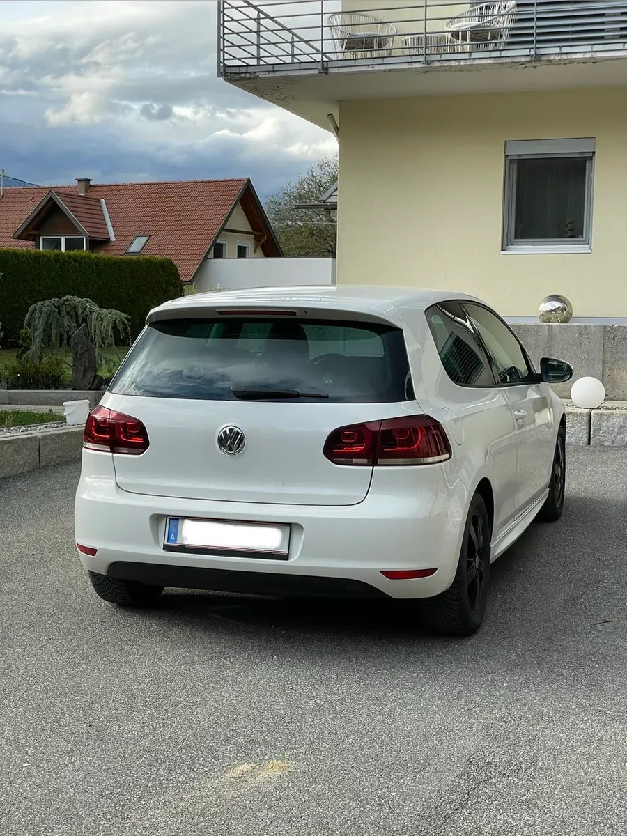 Volkswagen Golf 2011 photo 2