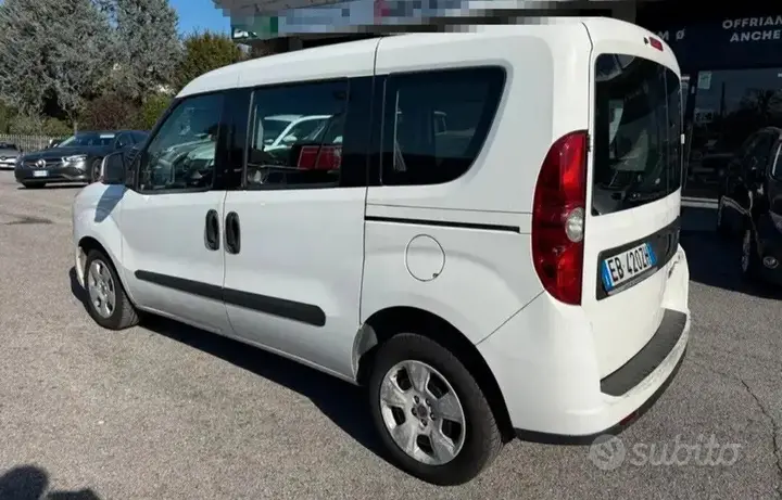 Fiat Doblo 2010 photo 2