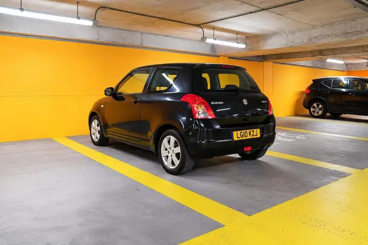 Suzuki Swift 2010 photo 4