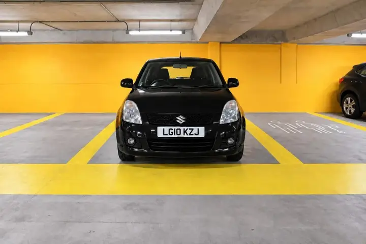 Suzuki Swift 2010 photo 2