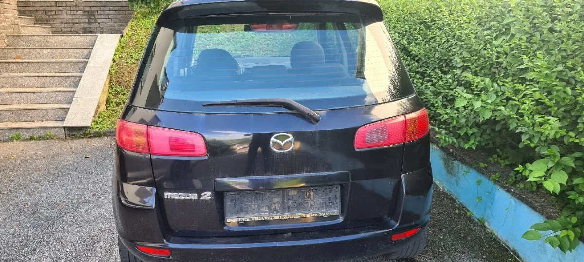 Mazda Mazda2 2003 photo 2