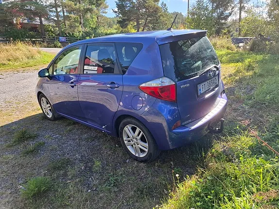Toyota Verso-S 2012 photo 3