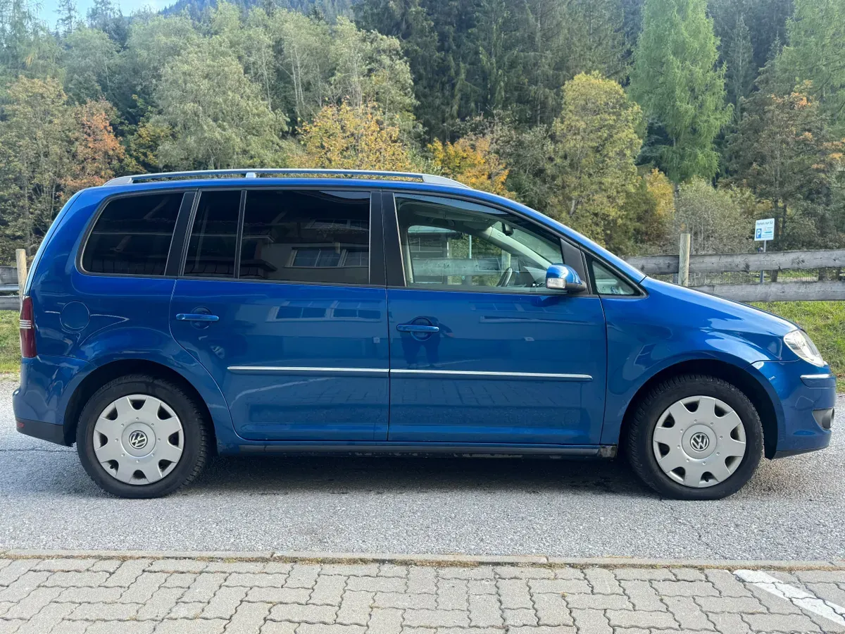 Volkswagen Touran 2008 photo 2