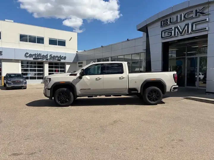 GMC Sierra 3500Hd 2026 photo 2