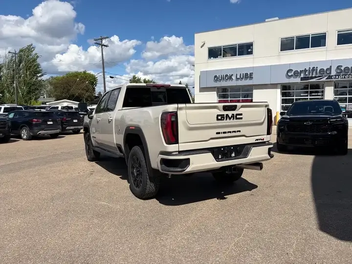 GMC Sierra 3500Hd 2026 photo 3