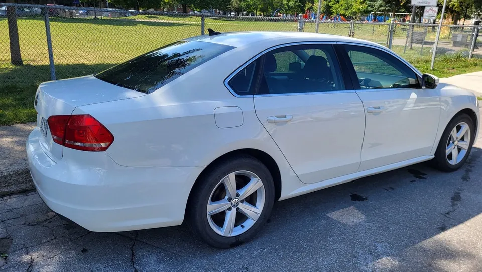 Volkswagen Passat 2013 photo 2