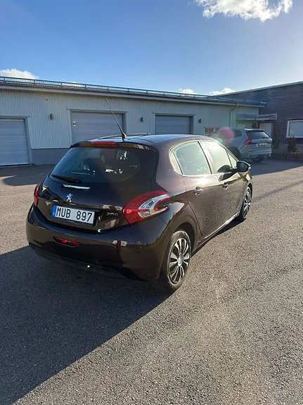 Peugeot 208 2012 photo 5