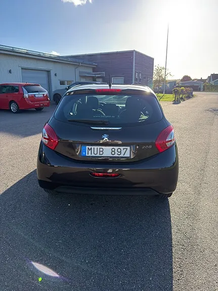 Peugeot 208 2012 photo 2