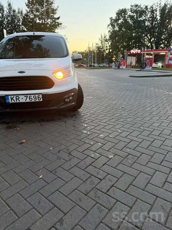 Ford Transit Courier 2017 photo 2