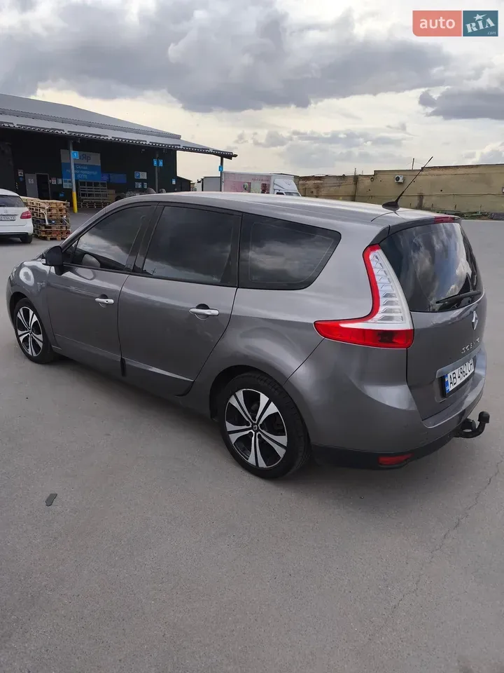 Renault Grand Scenic 2011 photo 2