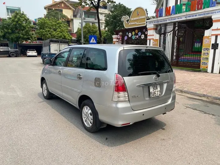 Toyota Innova 2010 photo 3