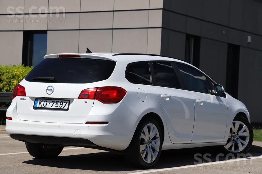 Opel Astra 2013 photo 4