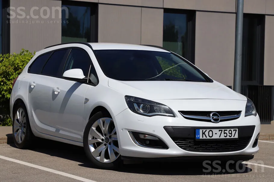 Opel Astra 2013 photo 2