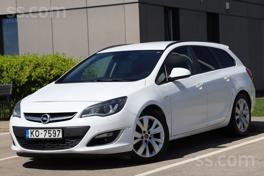 Opel Astra 2013 photo 3