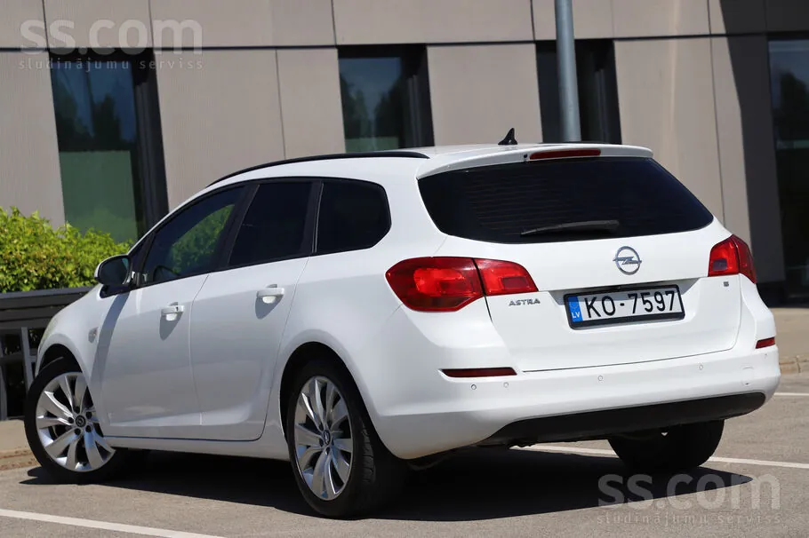 Opel Astra 2013 photo 5