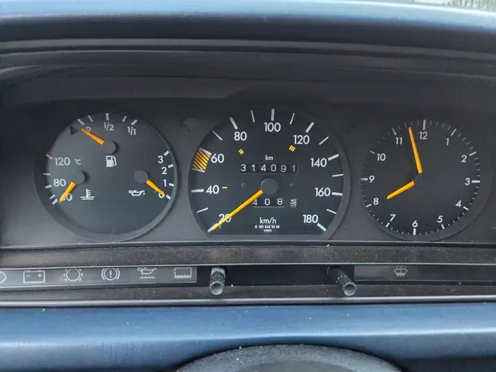 Mercedes-Benz 190 1990 photo 3