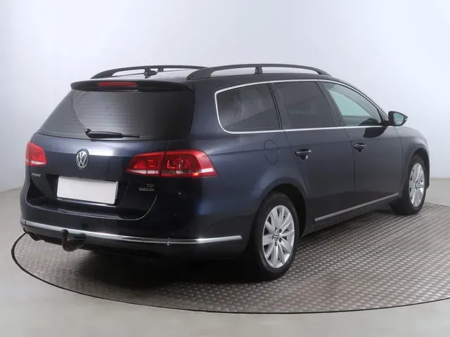 Volkswagen Passat Variant 2012 photo 4