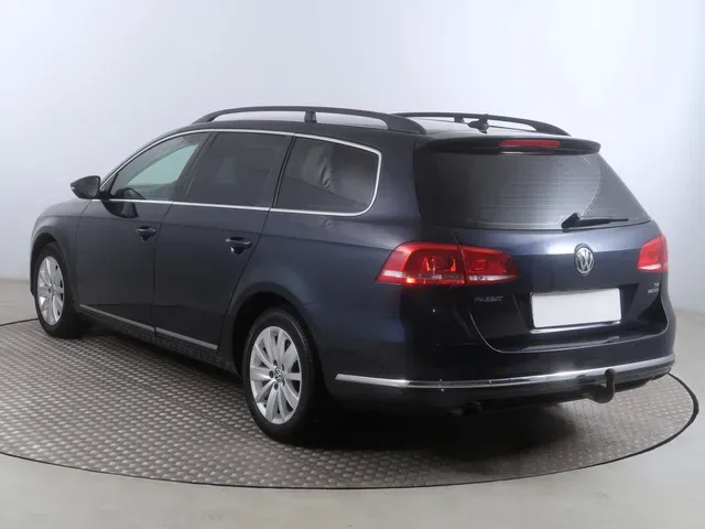 Volkswagen Passat Variant 2012 photo 3