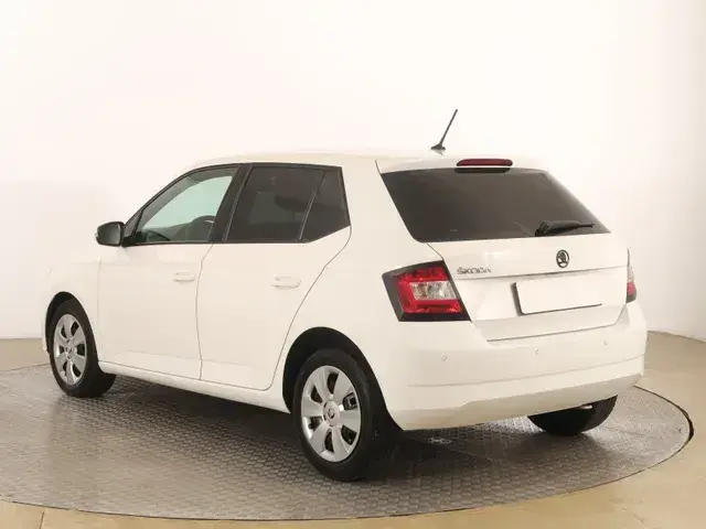 Skoda Fabia 2016 photo 3