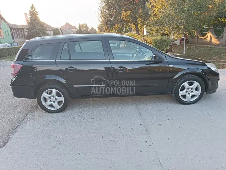 Opel Astra H 2008 photo 4