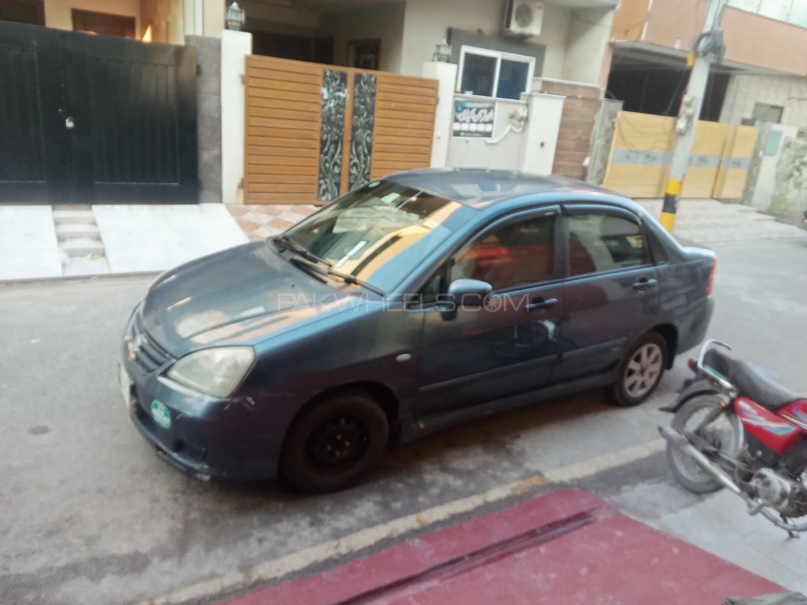 Suzuki Liana