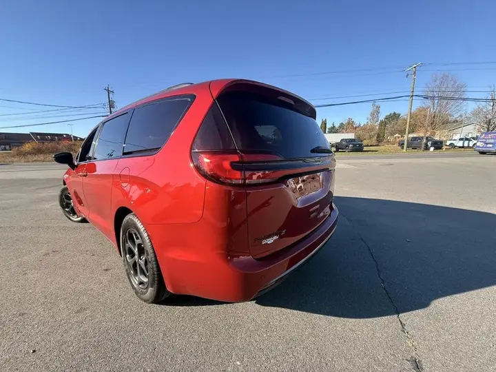 Chrysler Pacifica 2025 photo 5