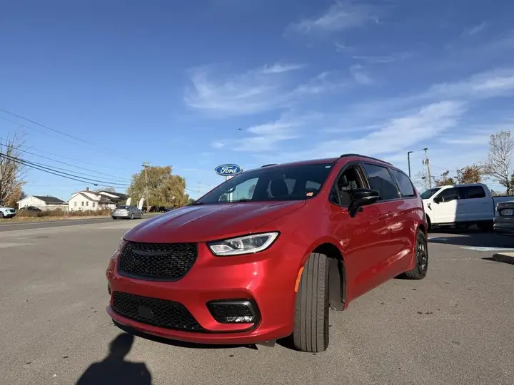 Chrysler Pacifica 2025 photo 3