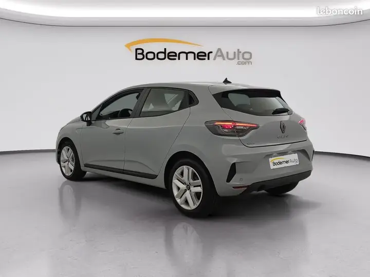 Renault Clio 2024 photo 3