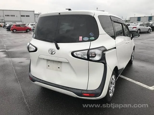 Toyota Sienta 2017 photo 4