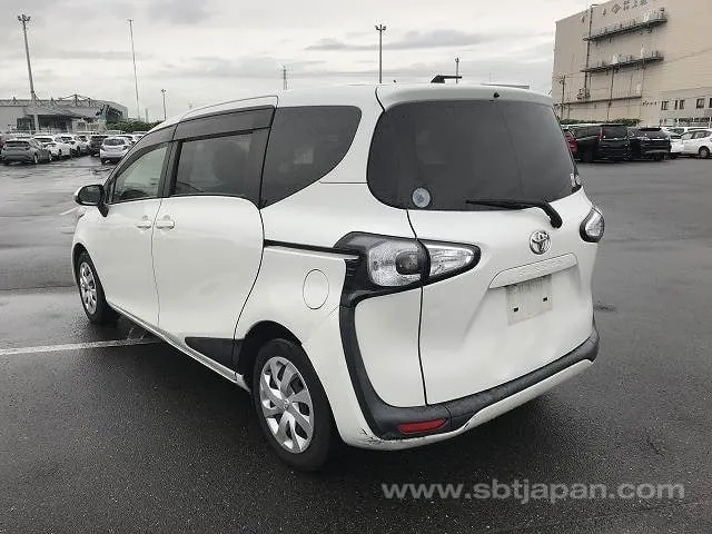Toyota Sienta 2017 photo 3