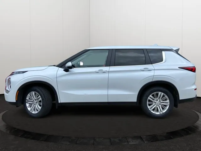 Mitsubishi Outlander 2024 photo 2