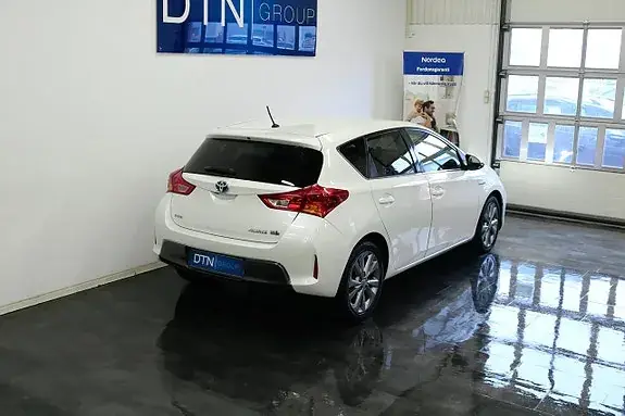 Toyota Auris 2014 photo 2
