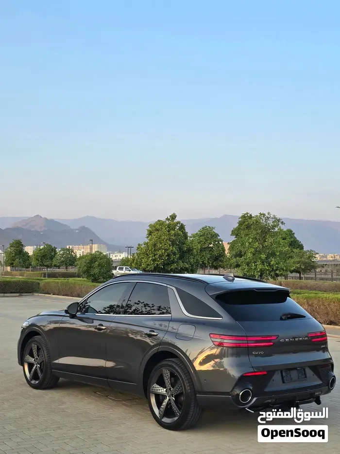 Genesis Gv70