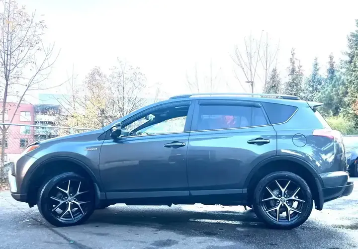 Toyota Rav4 Hybrid 2017 photo 5