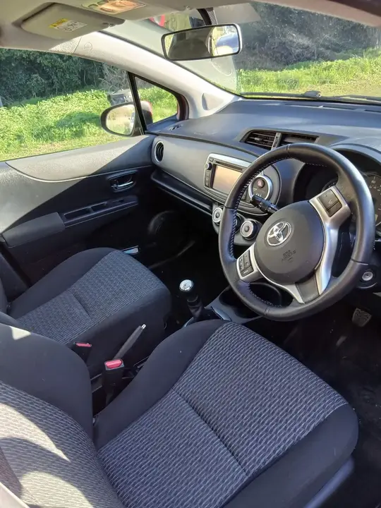 Toyota Yaris 2013 photo 5