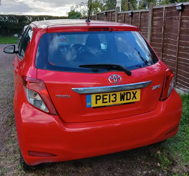 Toyota Yaris 2013 photo 4