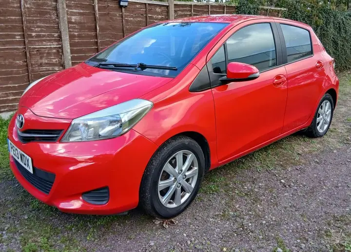 Toyota Yaris 2013 photo 3