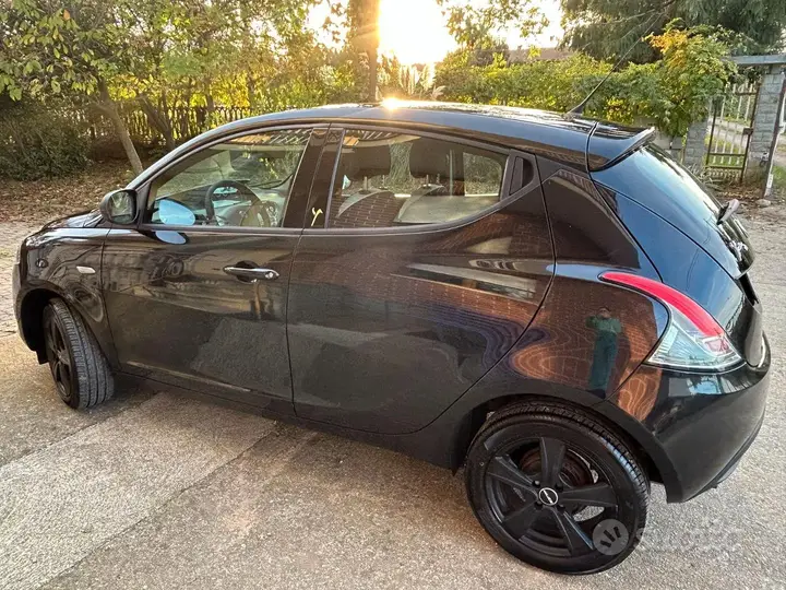 Lancia Ypsilon 2014 photo 4