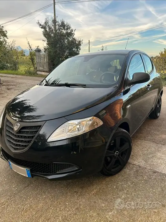 Lancia Ypsilon