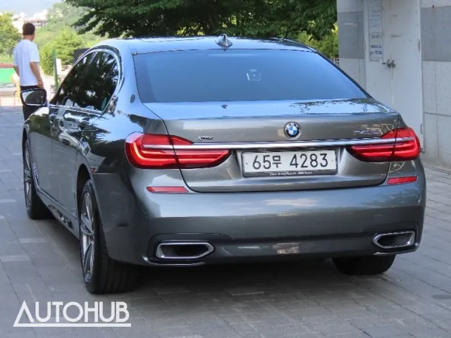 BMW 7 Series 2018 photo 4