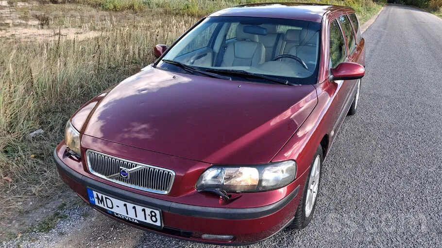 Volvo V70 2004 photo 2