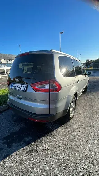 Ford Galaxy 2011 photo 2