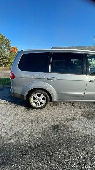 Ford Galaxy 2011 photo 3