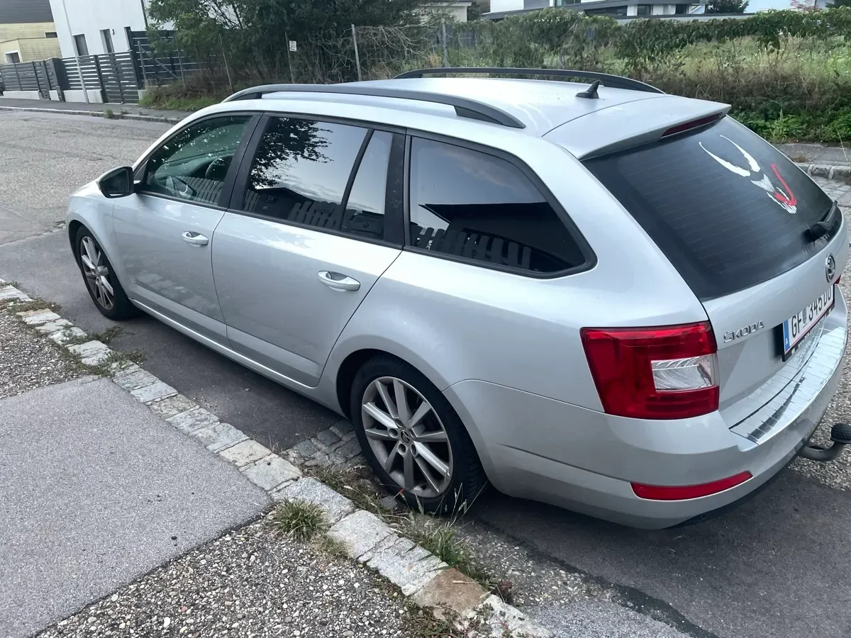 Skoda Octavia 2013 photo 2