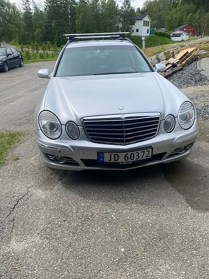 Mercedes-Benz E320 2006 photo 4