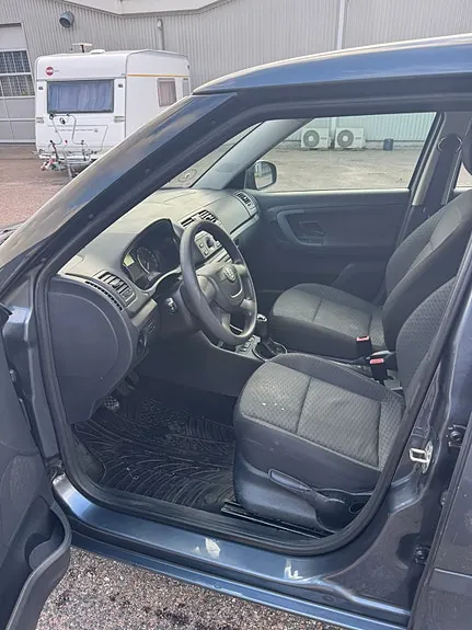 Skoda Fabia 2011 photo 5