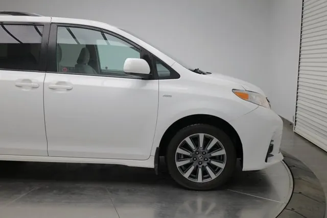 Toyota Sienna 2020 photo 3