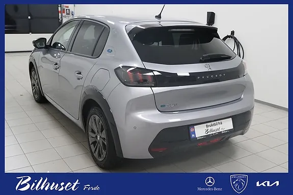 Peugeot E-208 2023 photo 2