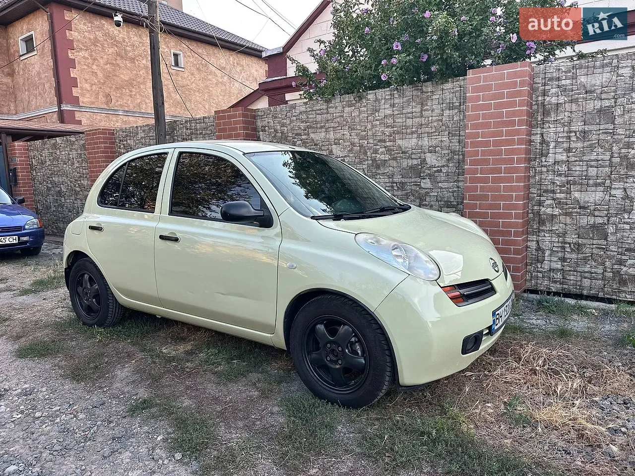 Nissan Micra 2004 photo 2